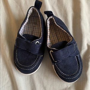Navy blue baby shoes 💙💙